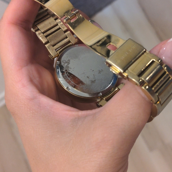 Michael Kors Women's Sawyer Gold-Tone watch MK6362 - Picture 5 of 5